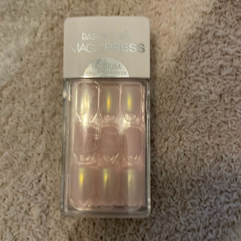 Dashing Diva Magic Press nails